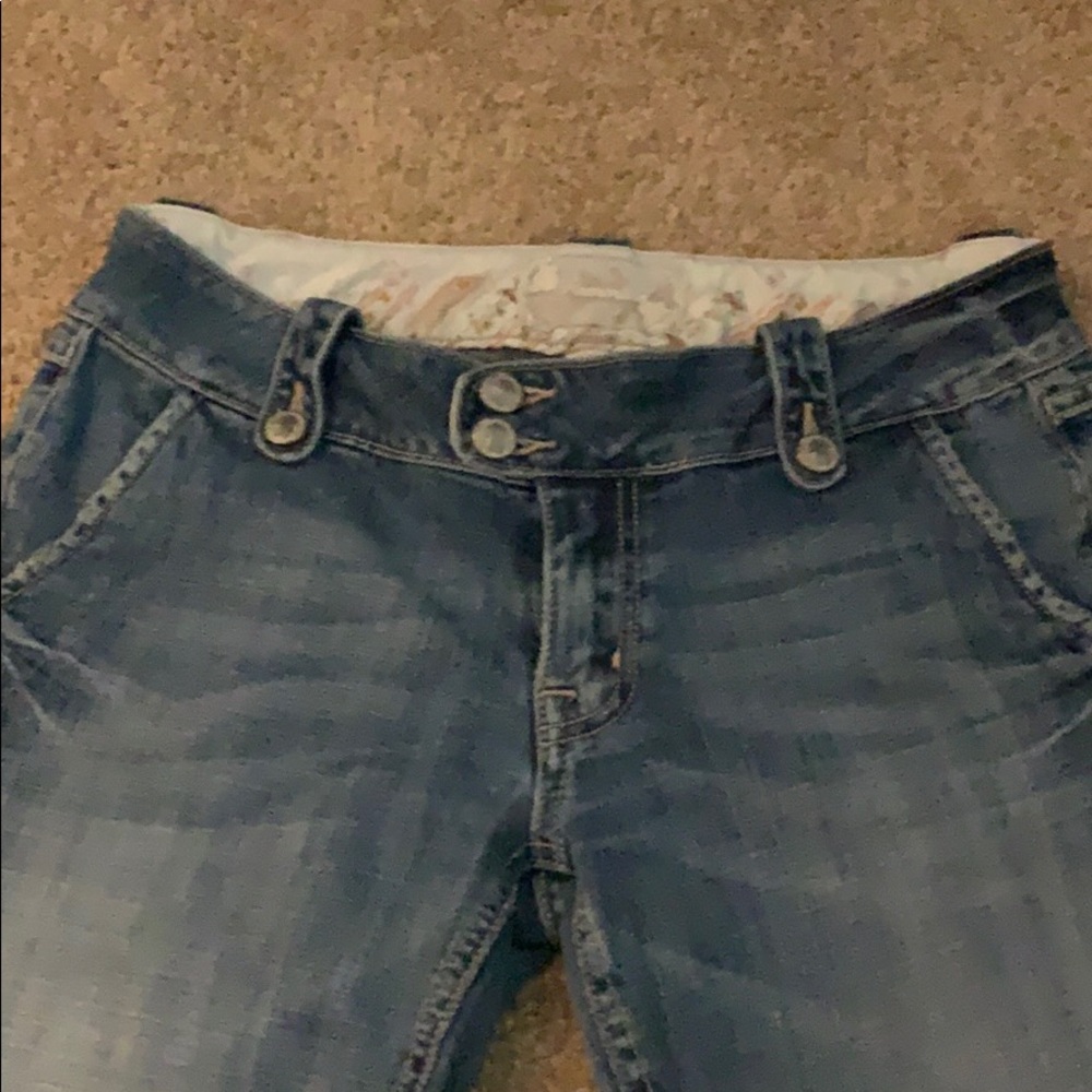 Miss Me Capri Jeans - Picture 9 of 10